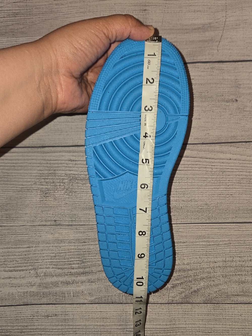 Air Jordan Women's 1 Mid SE Sneakers Ice Blue Size 8.5 - Picture 8 of 8